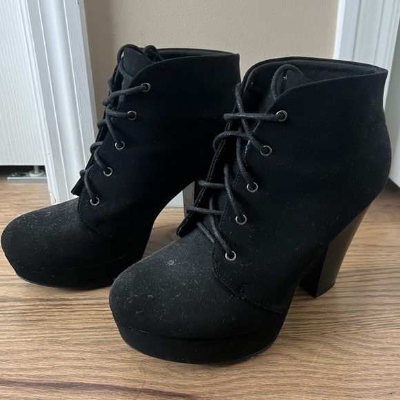 Soda Tie Heels - Picture 1 of 4